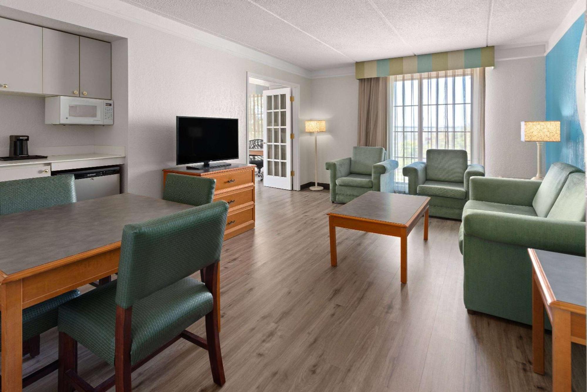 La Quinta Inn By Wyndham Pittsburgh Airport Moon Township Eksteriør bilde