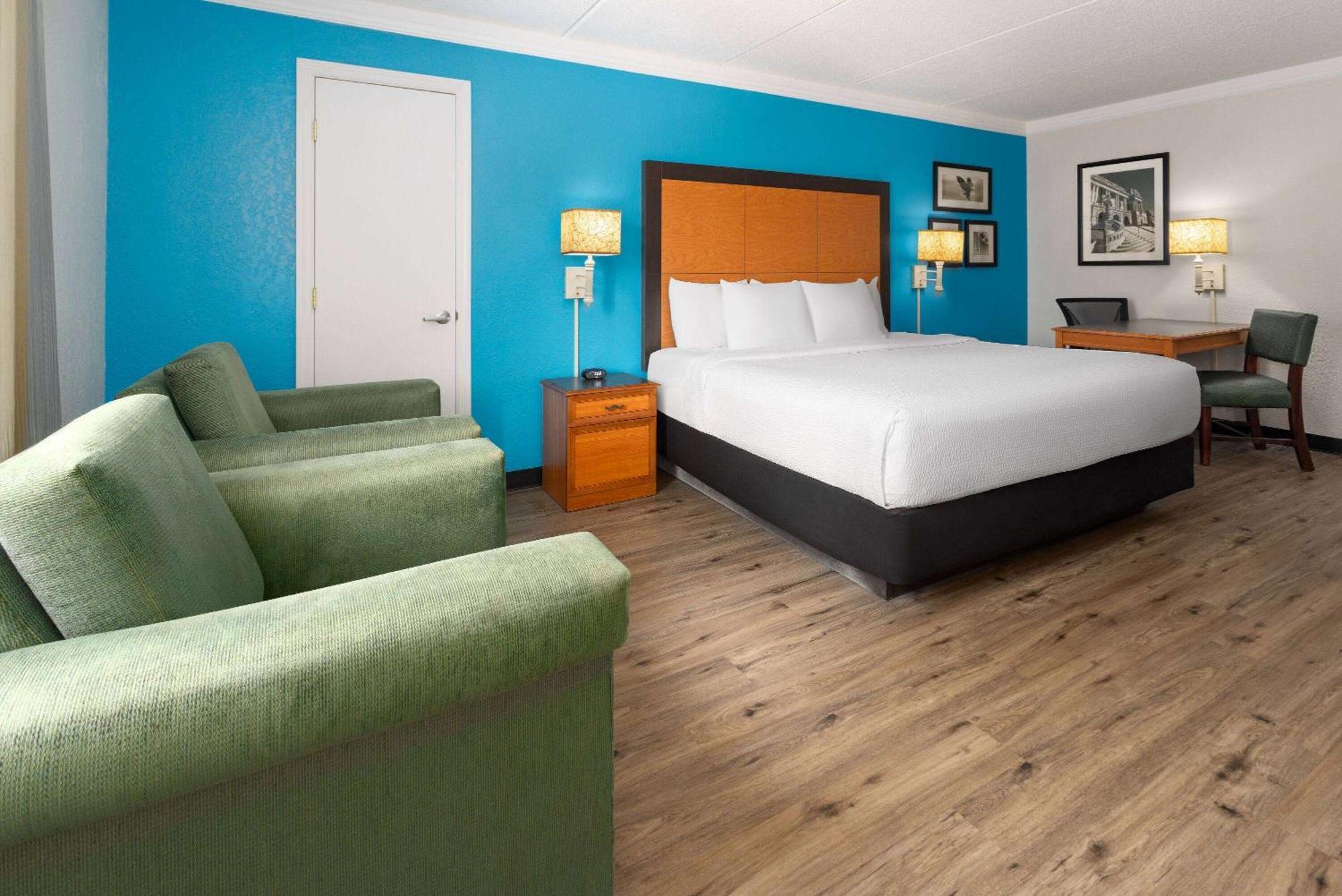 La Quinta Inn By Wyndham Pittsburgh Airport Moon Township Eksteriør bilde