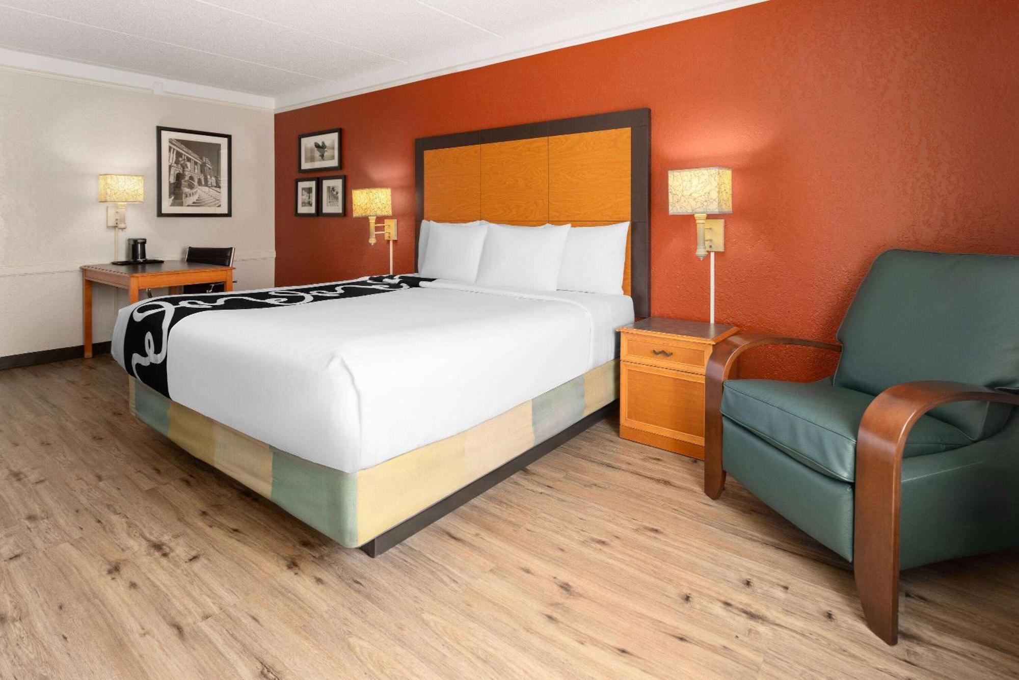 La Quinta Inn By Wyndham Pittsburgh Airport Moon Township Eksteriør bilde