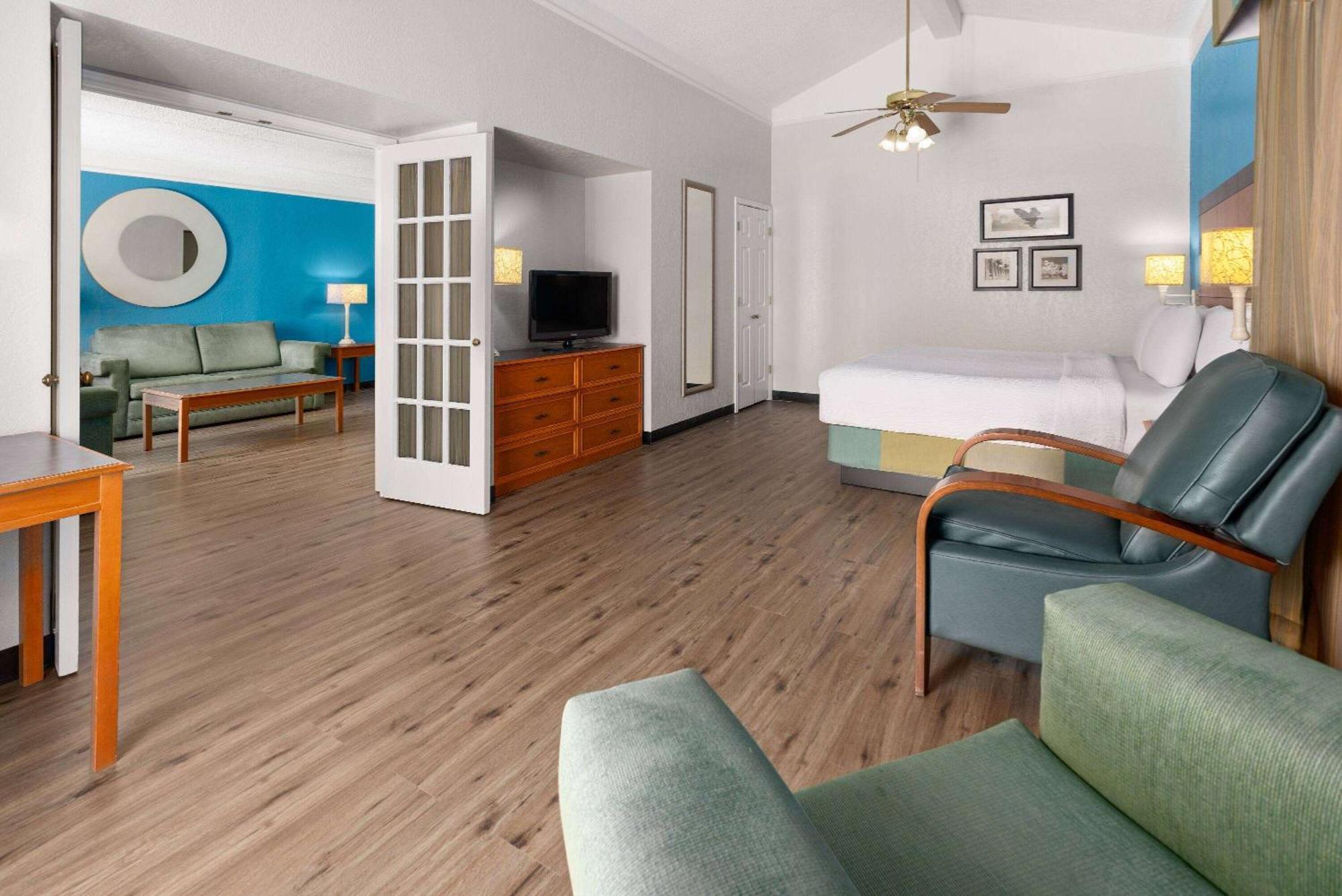 La Quinta Inn By Wyndham Pittsburgh Airport Moon Township Eksteriør bilde