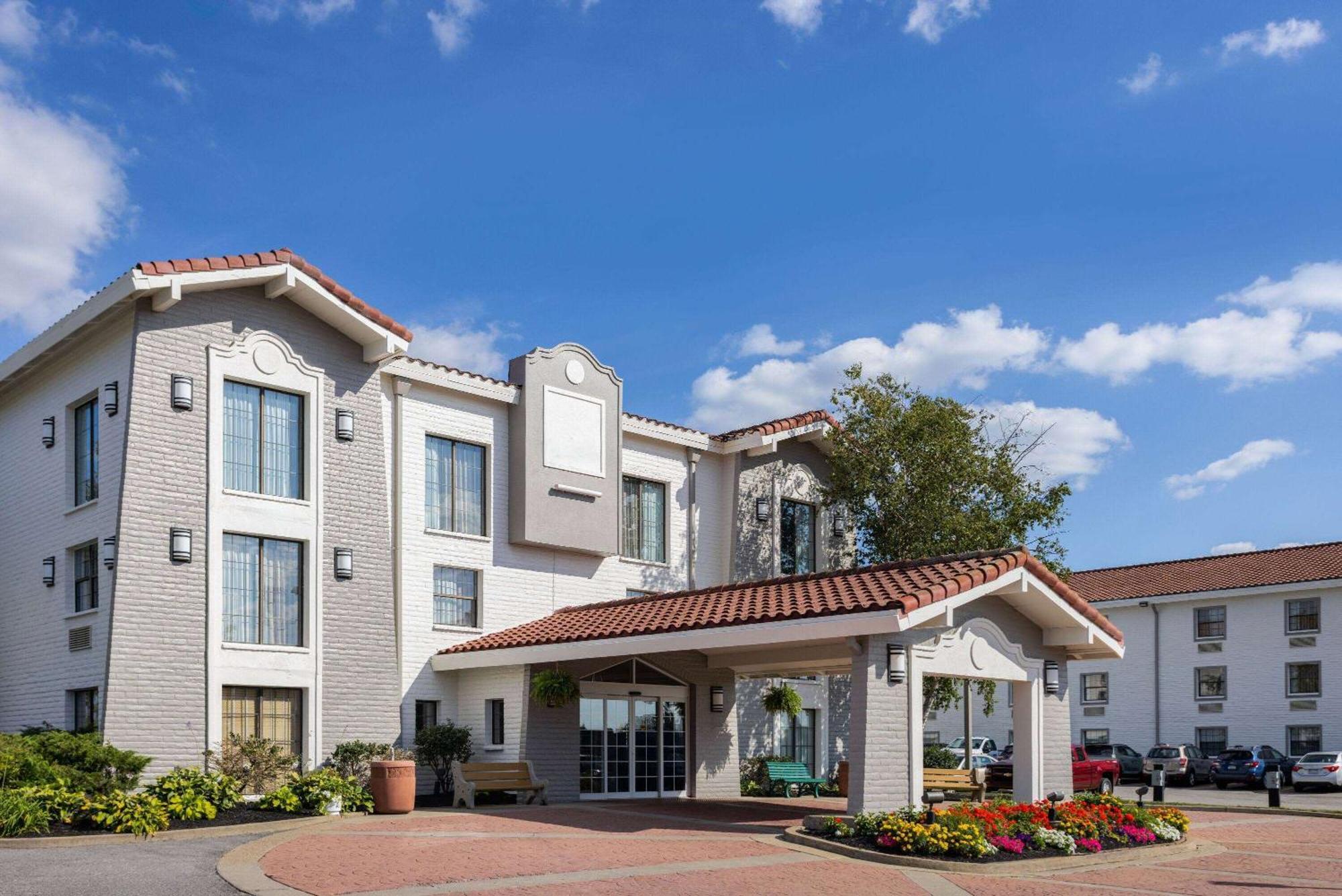 La Quinta Inn By Wyndham Pittsburgh Airport Moon Township Eksteriør bilde
