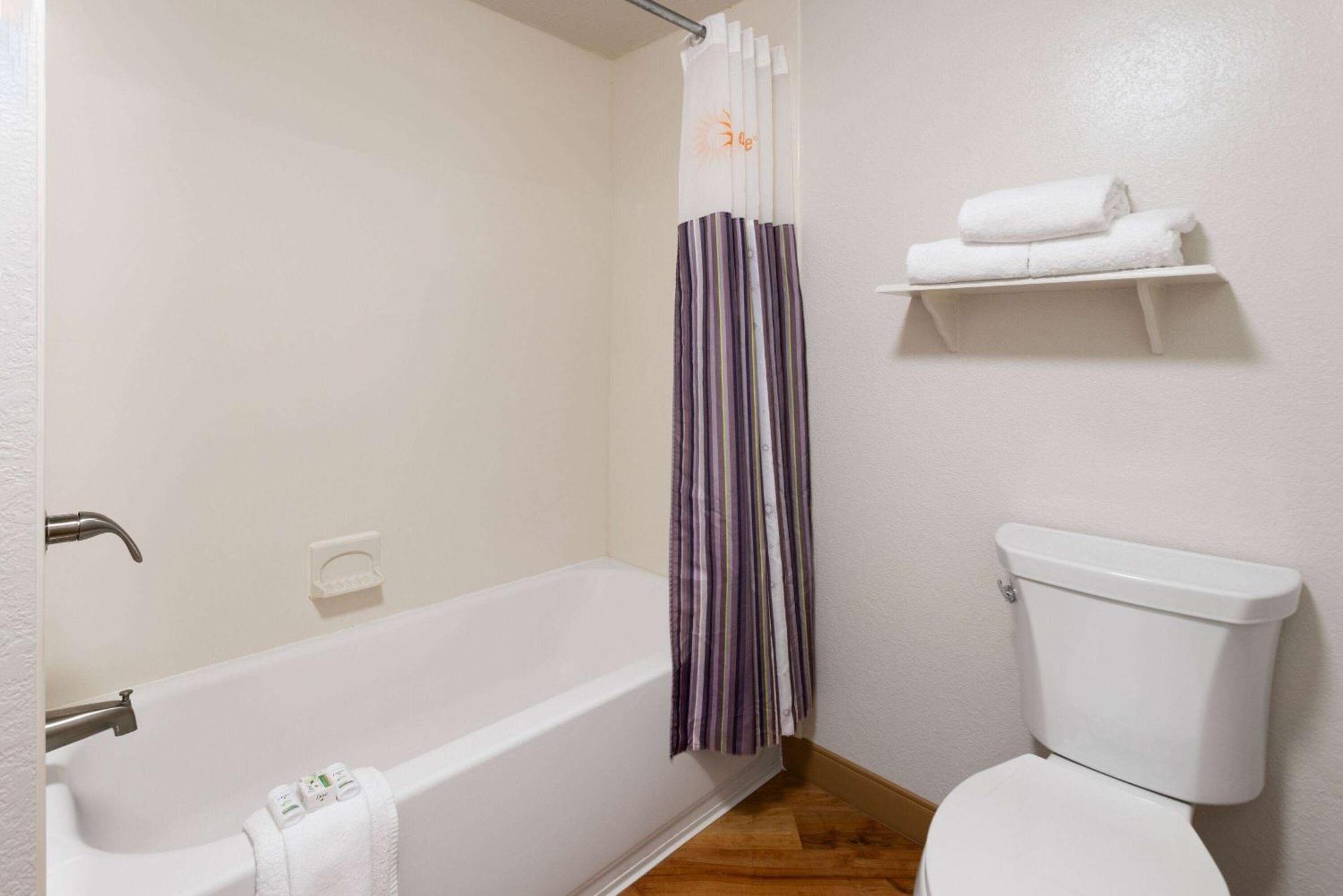 La Quinta Inn By Wyndham Pittsburgh Airport Moon Township Eksteriør bilde