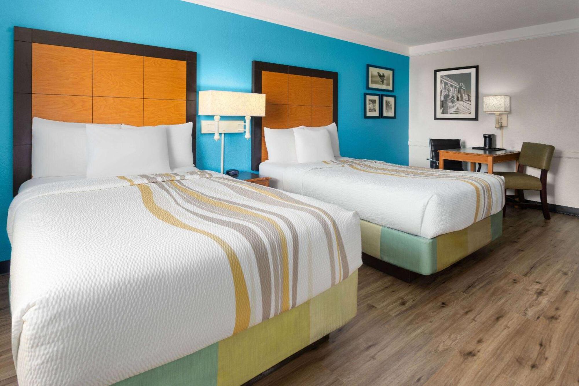 La Quinta Inn By Wyndham Pittsburgh Airport Moon Township Eksteriør bilde
