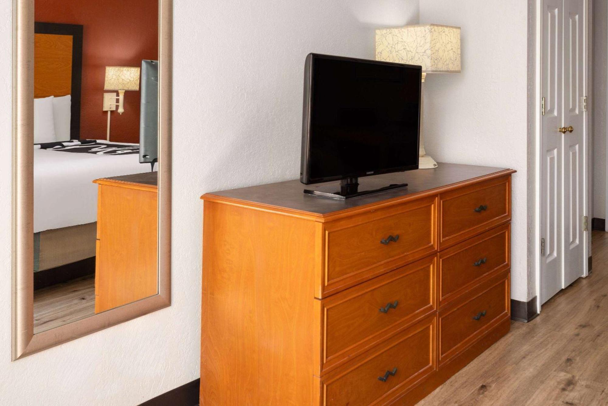 La Quinta Inn By Wyndham Pittsburgh Airport Moon Township Eksteriør bilde
